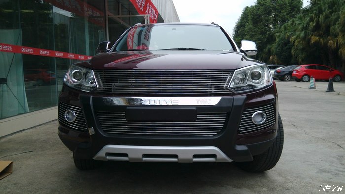 首先改掉中网,不喜欢众泰的z标,,本来想改路虎那种网状格的,想想还是