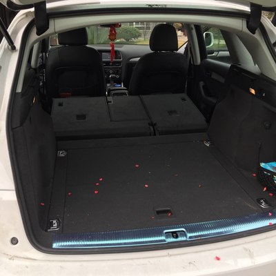 q5后备箱不大但是放到座椅拿掉隔板还是很能装的.