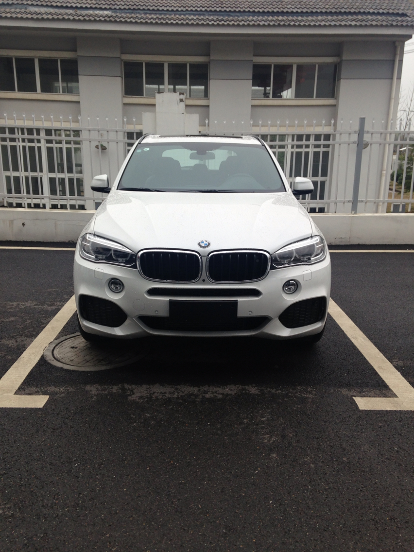 宝马x5矿石白m套提车作业!