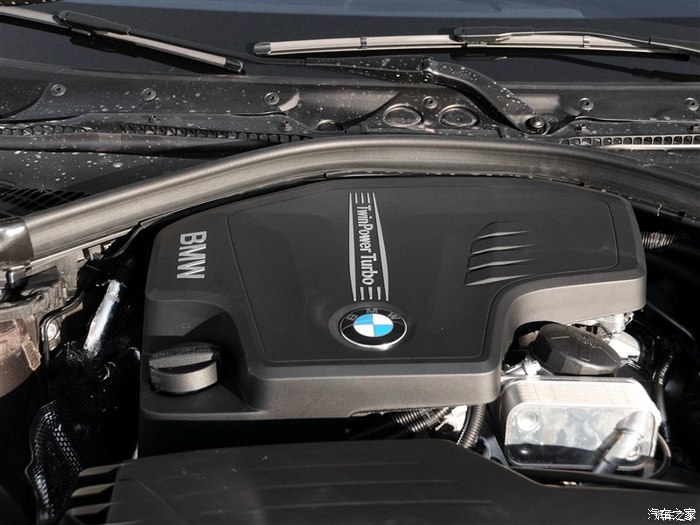 就这个机油注口盖子掀开,在注口面