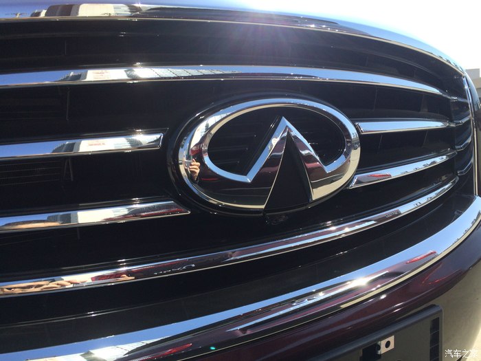 看这个鬼脸,真酷