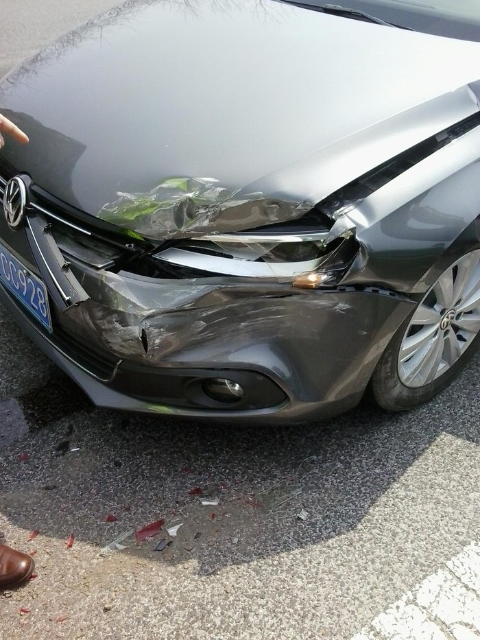 今天突遇高速追尾事故