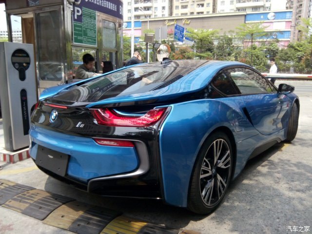 深圳街拍蓝色宝马i8