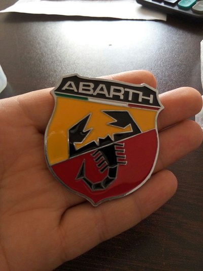 大伙的阿巴斯标志贴到哪个位置了.