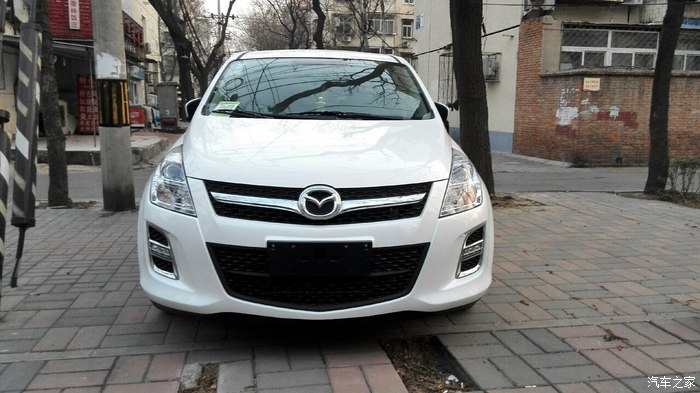 一汽马自达8白色图片二