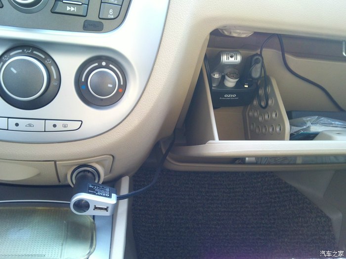 行车记录仪点烟器安装一拖三怎么装