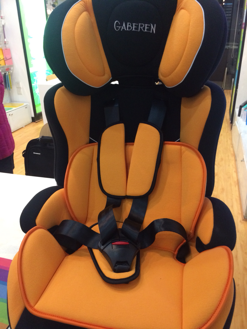 给我儿子买的安全座椅