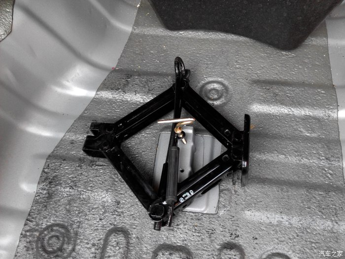 求千斤顶怎样安装回去?