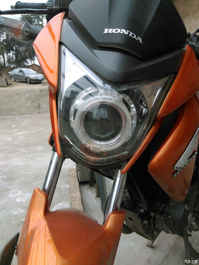 黄龙600改装氙气大灯