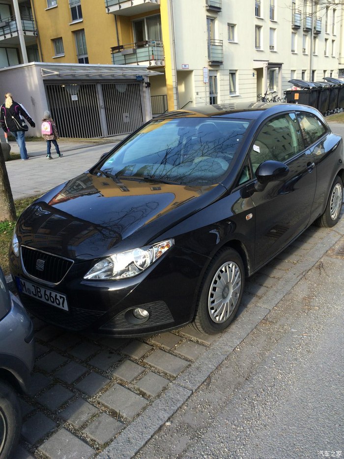 德国慕尼黑中度游,宝马世界 bmw world 宝马系列里昂,看看这个车牌号