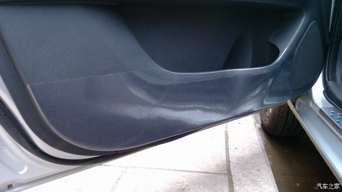 刚给车门贴了点犀牛皮,防踢.