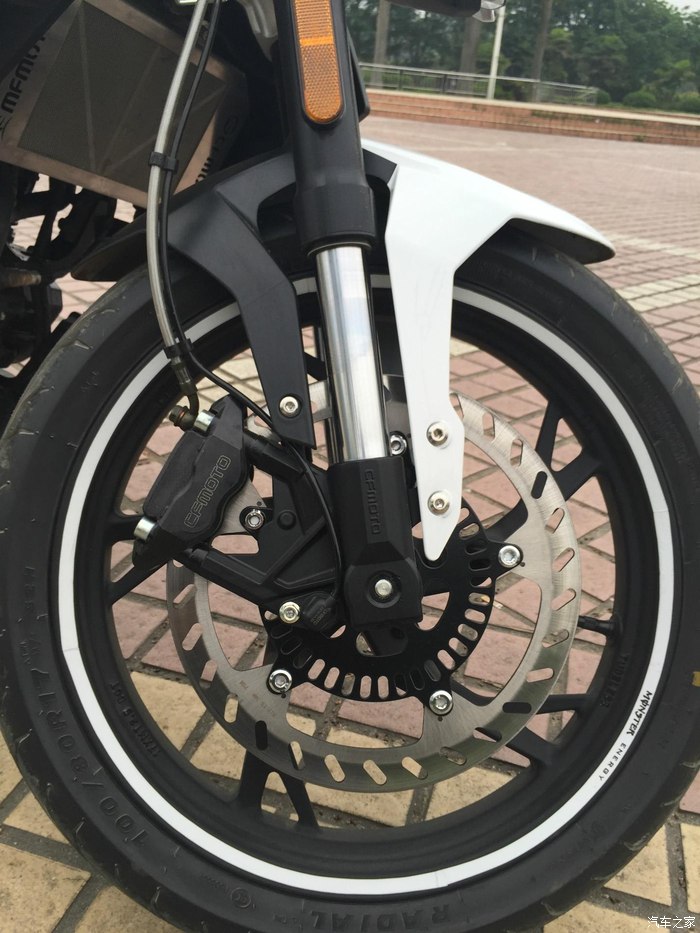 小镇里一道风景线--春风150nk白色