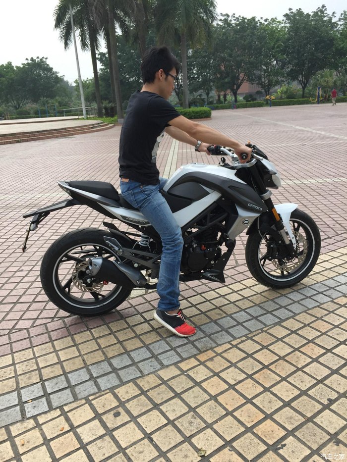 小镇里一道风景线--春风150nk白色