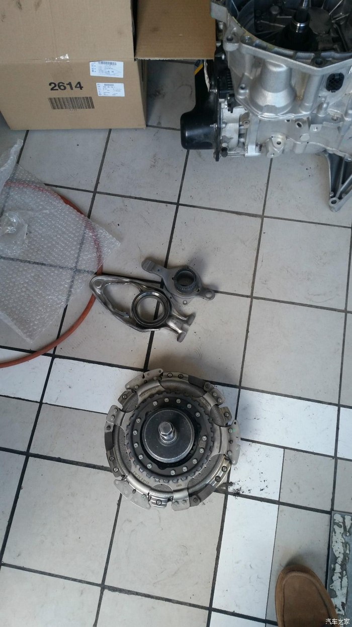 迈腾18t行驶12万公里更换离合器过程有图片