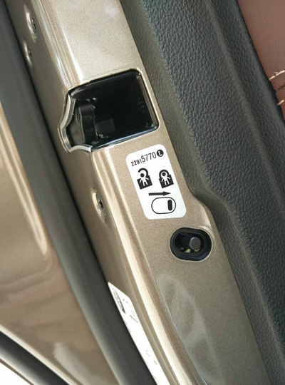 看图说昂科威儿童锁的位置!