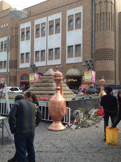 没事到大巴扎闲逛,手头紧,看看不要钱,还有几千公里路途,得补充下食物