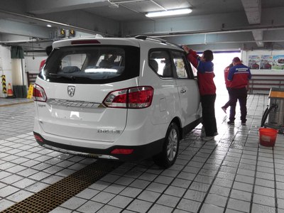 8豪】贴膜,铺地板作业_宝骏730论坛_手机汽车之家