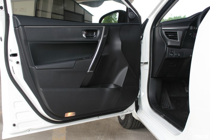 14款卡罗拉超级白gl-i自皮求认证.