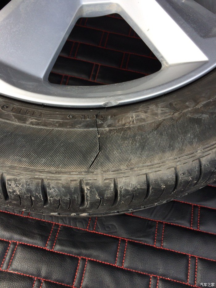 爆胎了.