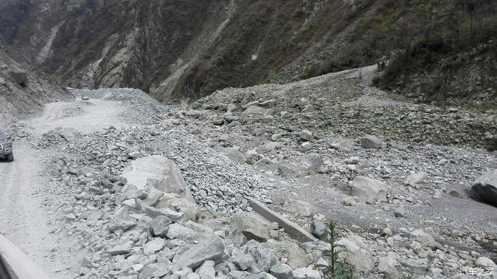 rav4走烂路翻雪山