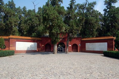 孟津一日遊(綠園草莓採摘園---鐵謝羊肉湯---漢光武帝陵)