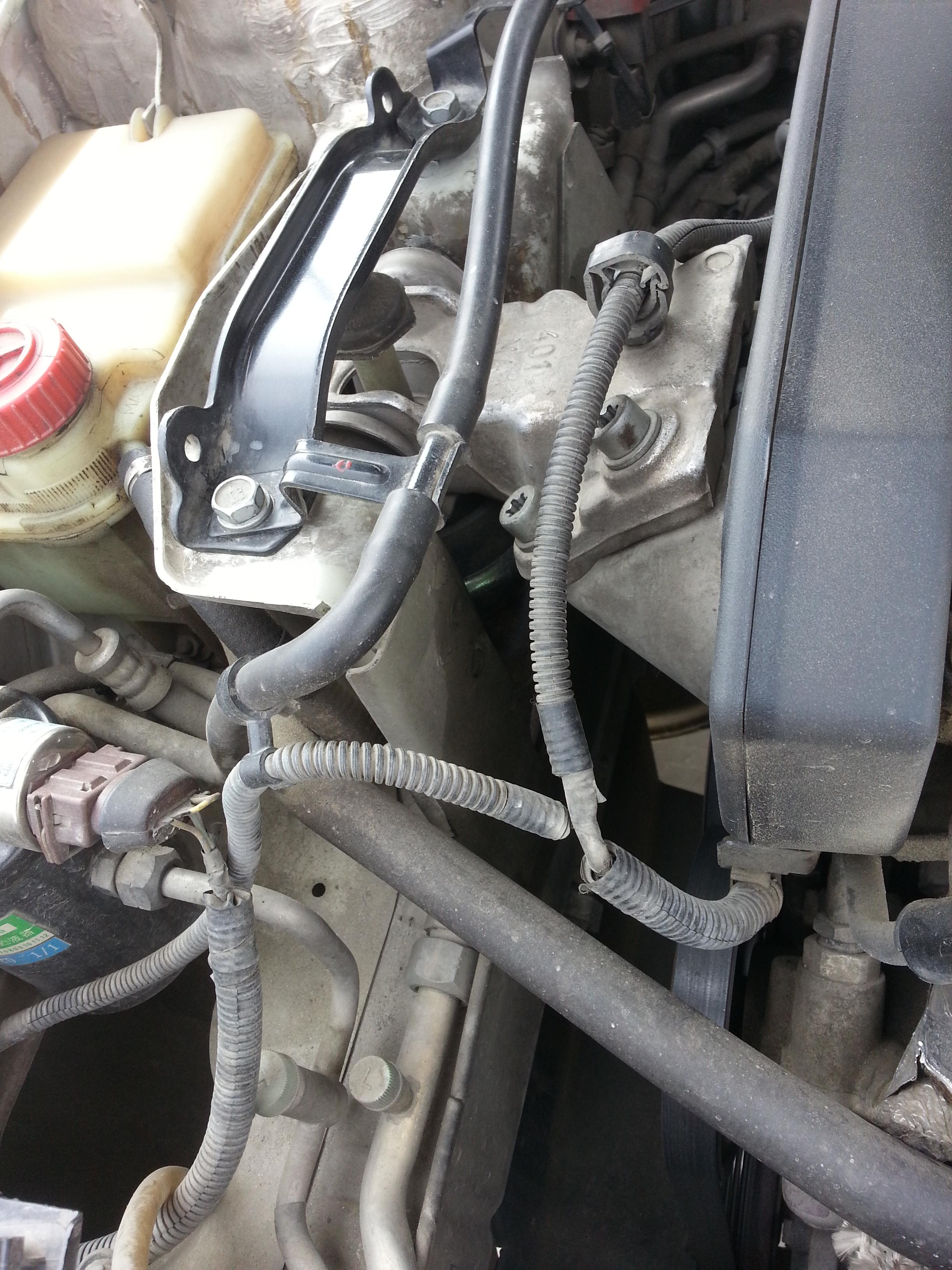 富康系列车发动机下吊脚的更换