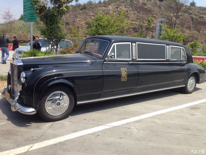 求科普一老款加长劳斯莱斯