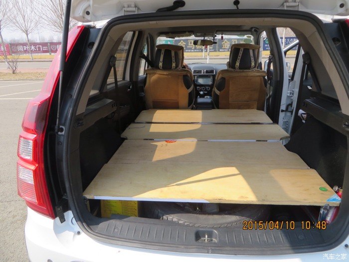 后备箱垫平(做一铁架)成床第三部分. 做5公分厚重体泡沫垫.