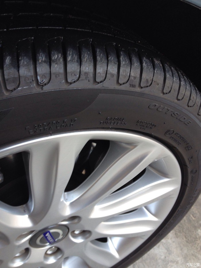 轮胎问题边缘橡胶开裂