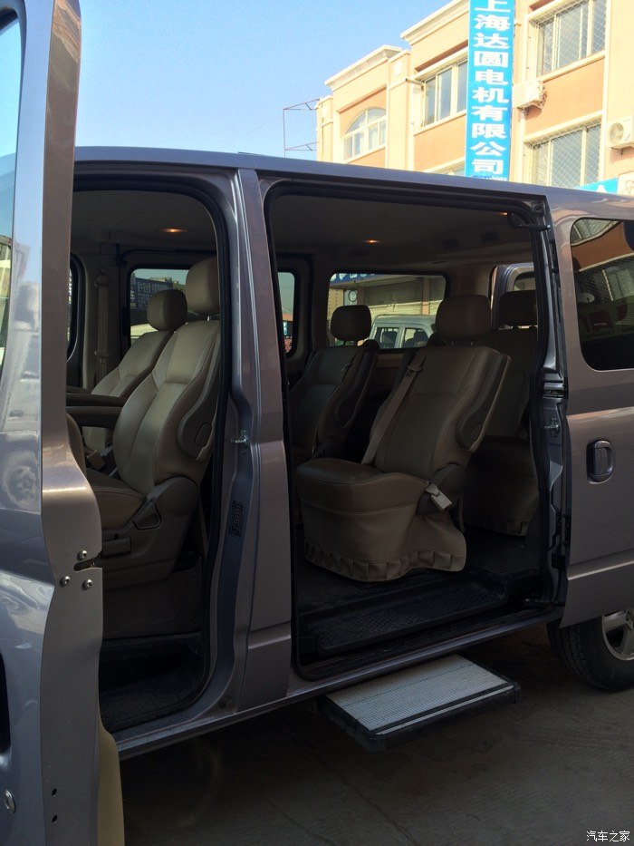 v80高配转让2011款 2014年5月上户跑了2万多 7座 短轴 低顶真皮座椅