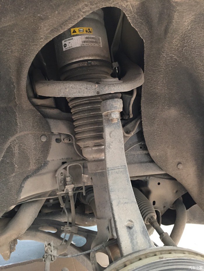 12000公里右前空悬出现异响