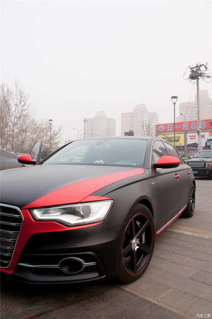 奥迪s6黑红拼色 车身改色蛮火爆
