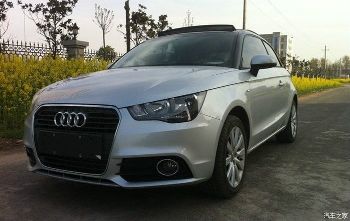 我的奥迪a1水晶银 操控很好黑色内饰靓 空间小