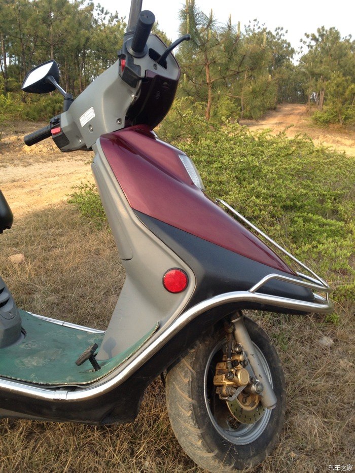 1997年的老凌鹰18个年头了带上一个人一样能跑到100