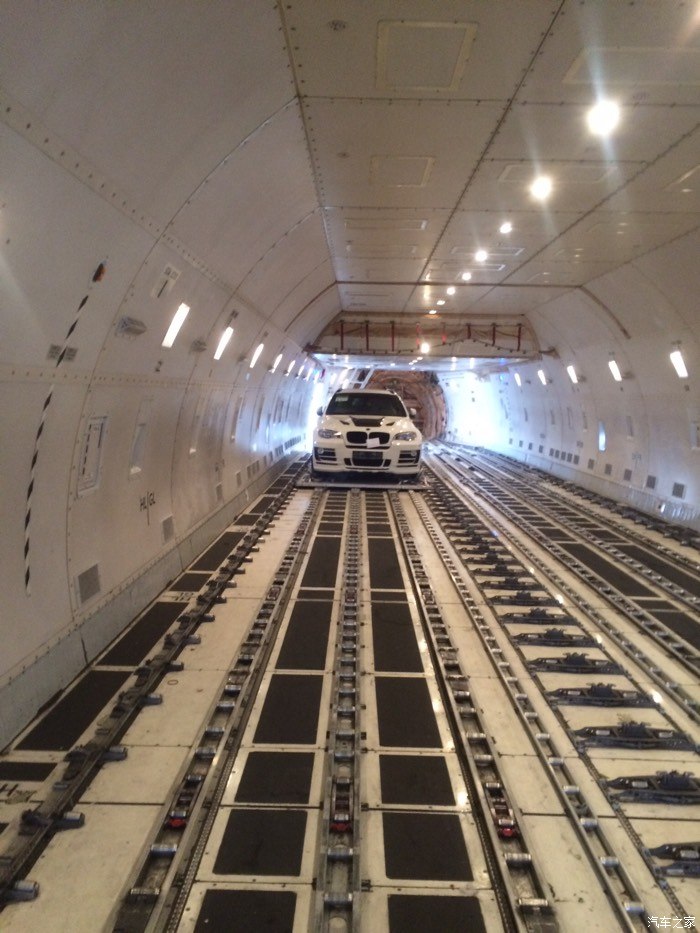 机舱内实拍刚飞到中国的哈曼x6