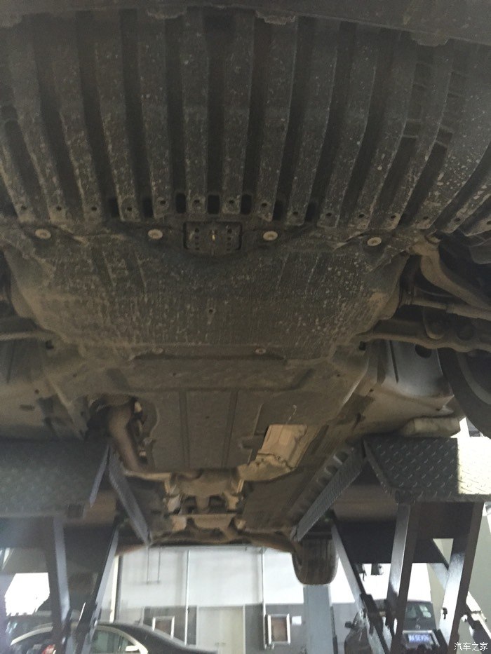【图】请问新c有发动机下护板吗?_奔驰c级论坛_汽车之家论坛