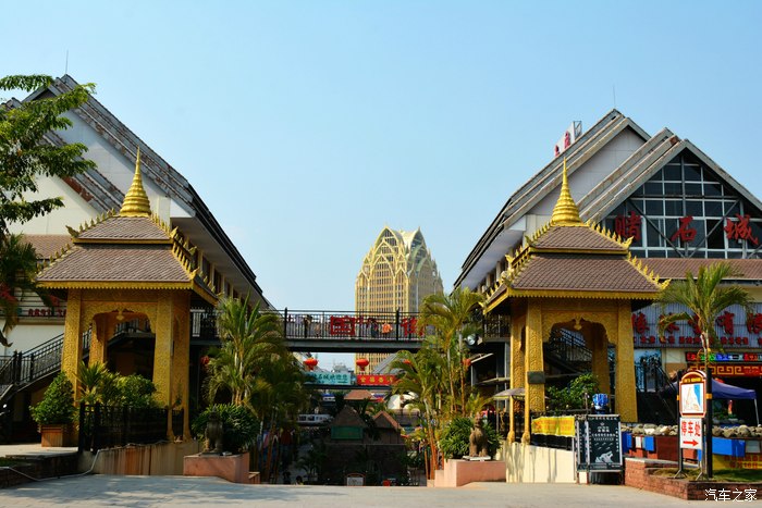 西双版纳自驾游龙舟广场泰国街