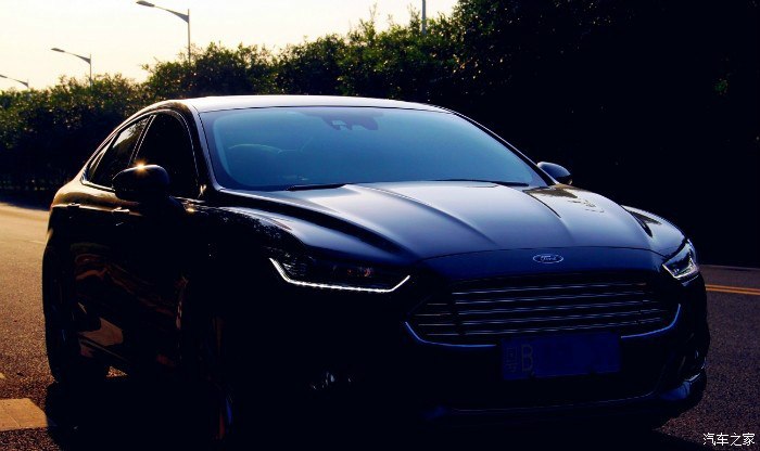 新蒙迪欧马丁的前脸,优美的车身线条