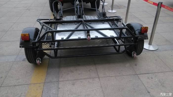 偶遇小拖车