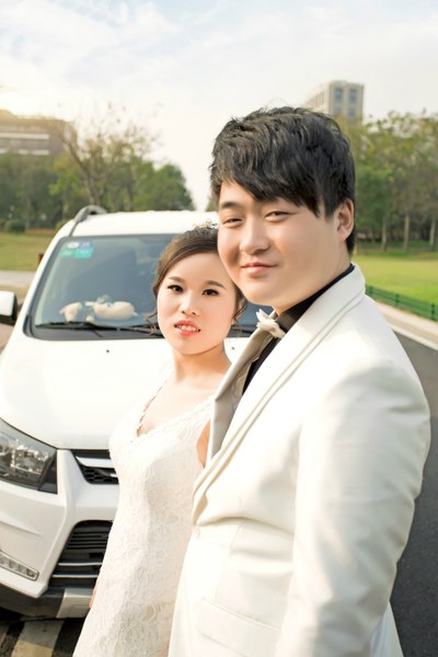 我和老婆当车模!(结婚照里的小三),小三做主婚车!