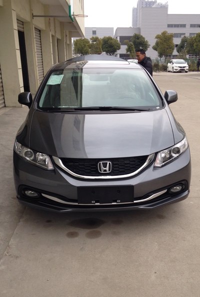 5代钛金银思域好少啊,难到就只有我喜欢这个颜色吗?郁闷咯~!