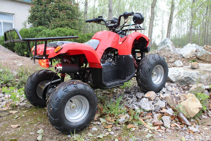 趣味不减大男孩的玩具西瓜宝马入手全地形atv小公牛