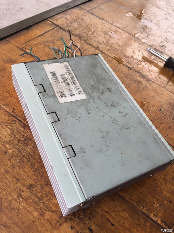 帮忙看看是什么牌子的功放