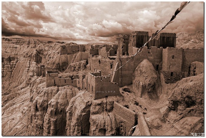 这些建筑的根基看起来还没有墙壁结实,我想哪怕一场不算大的自然灾害