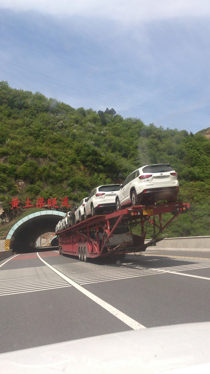 黄土梁隧道图片