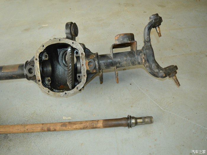 更换牧马人加强前桥作业