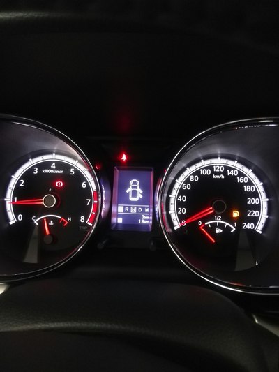 先来张里程表:3km,车架牌显示4月18号入库,的确是个小鲜肉!