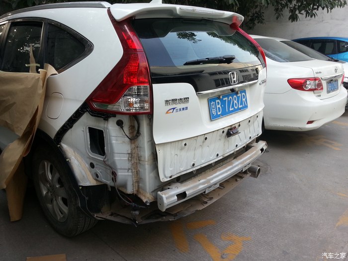 新款crv有后防撞钢梁么