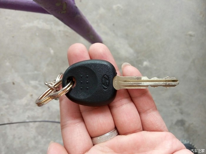 这种普通的机械钥匙4s店说要两百多