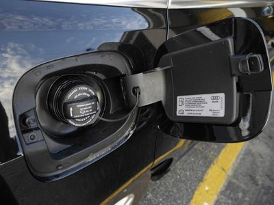 侧面油箱盖标志需要95号油我加到只加93